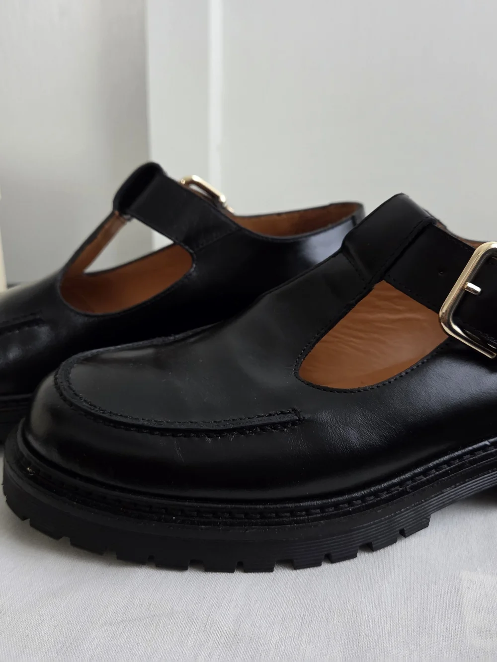 Sézane Violette Babies in Glossy Black - Picture 2 of 8